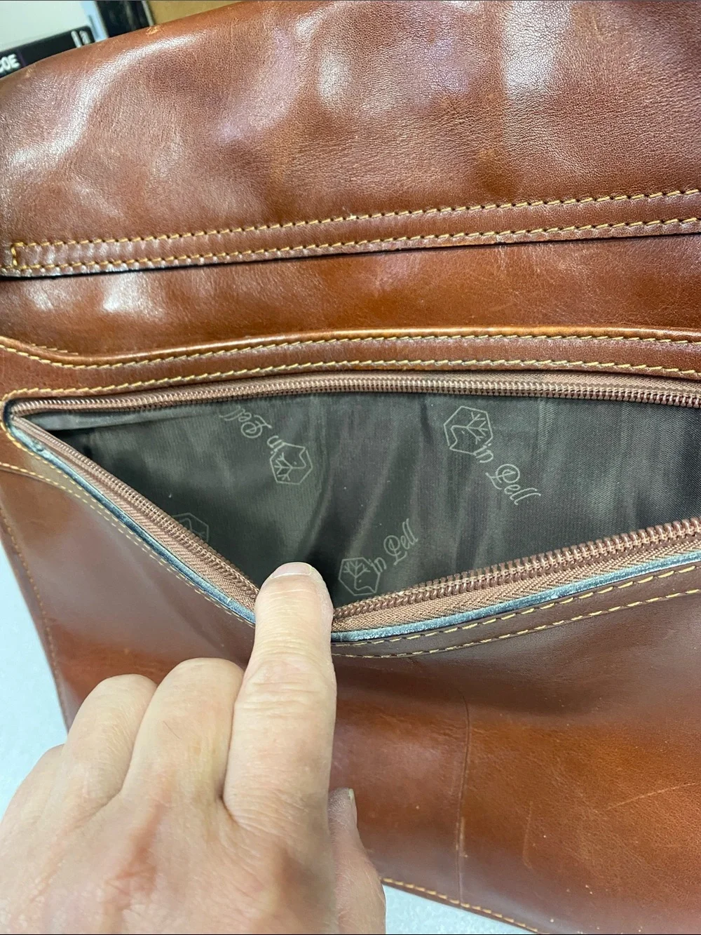 Vintage Men's Brown Leather Messenger Bag with Adjustable Strap
